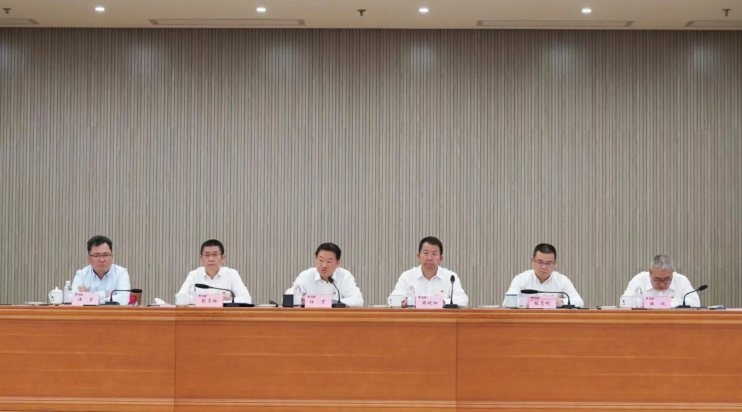 d8b80e8f-55ba-4d06-b8e9-db2a47746d53 d8b80e8f-55ba-4d06-b8e9-db2a47746d53