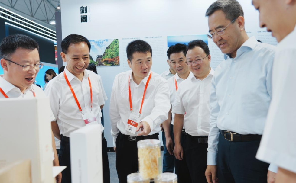 9c4638fb-2e7f-42da-b53b-674a3e035576 9c4638fb-2e7f-42da-b53b-674a3e035576