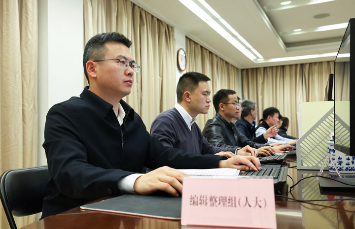 e5693b17-92eb-47f7-8b52-458133ff3273 e5693b17-92eb-47f7-8b52-458133ff3273